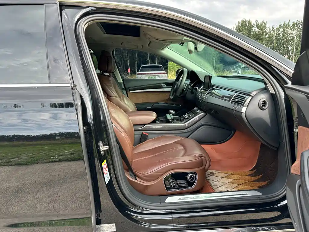 Фото 16 - Audi A8