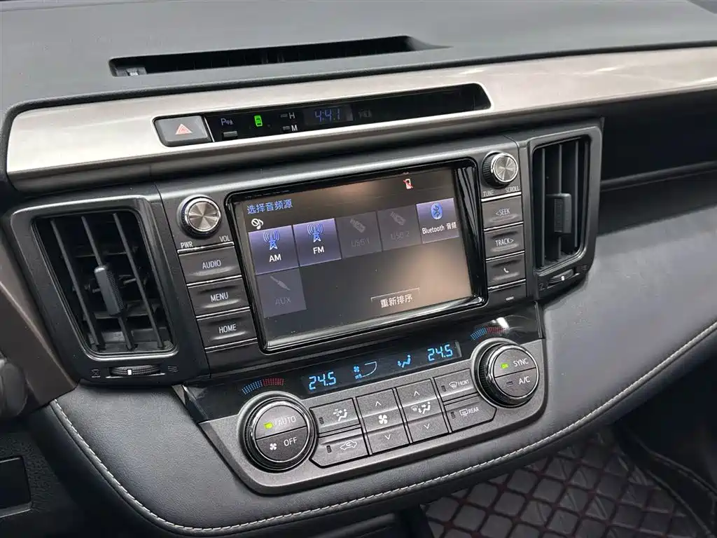 Toyota RAV4 Rongfang 2015 2.0L CVT 2WD Trend Edition фото 14