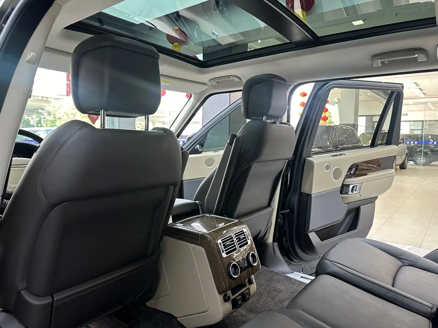 Land Rover Range Rover 2018 3.0 SC V6 Vogue Heritage Extended Edition фото 12