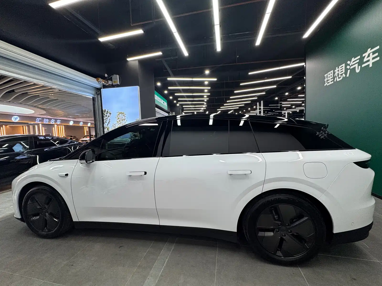 Photo 11 - Li Auto i6