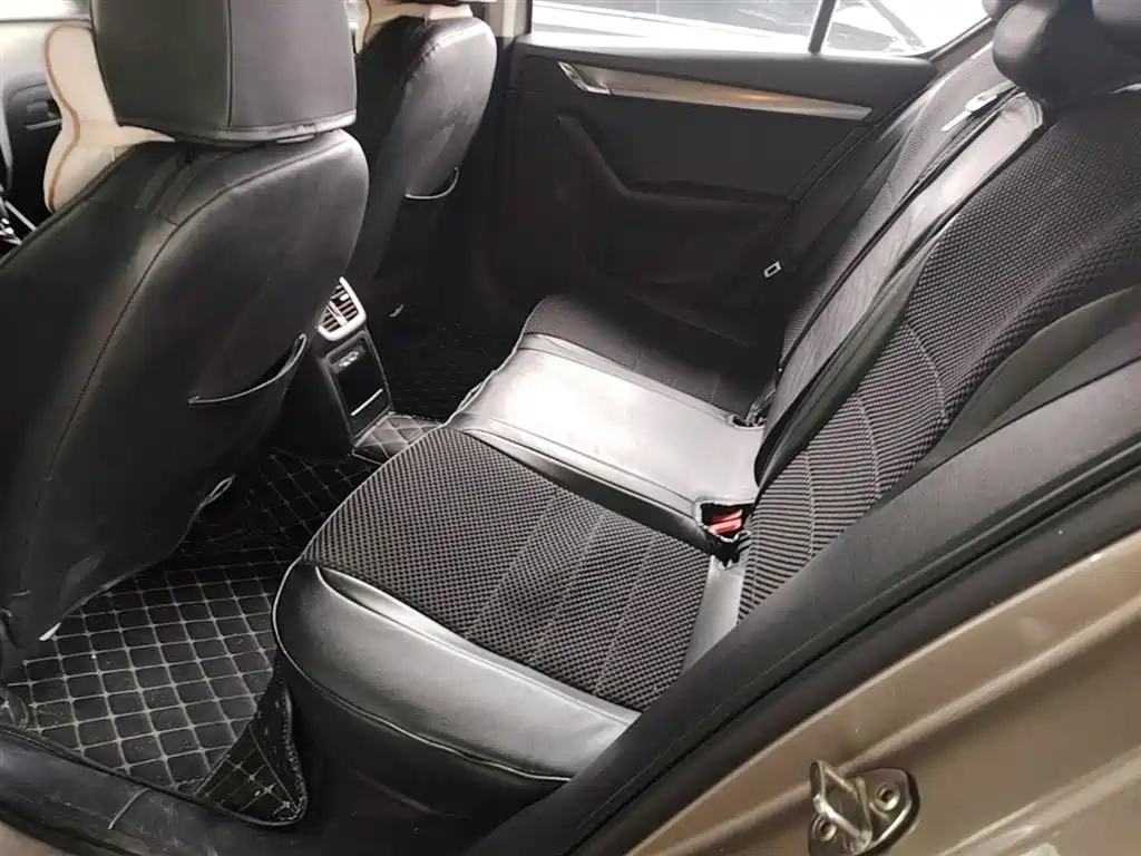 Škoda Octavia 2019 TSI230 DSG Zhixing Comfort Edition China VI фото 17