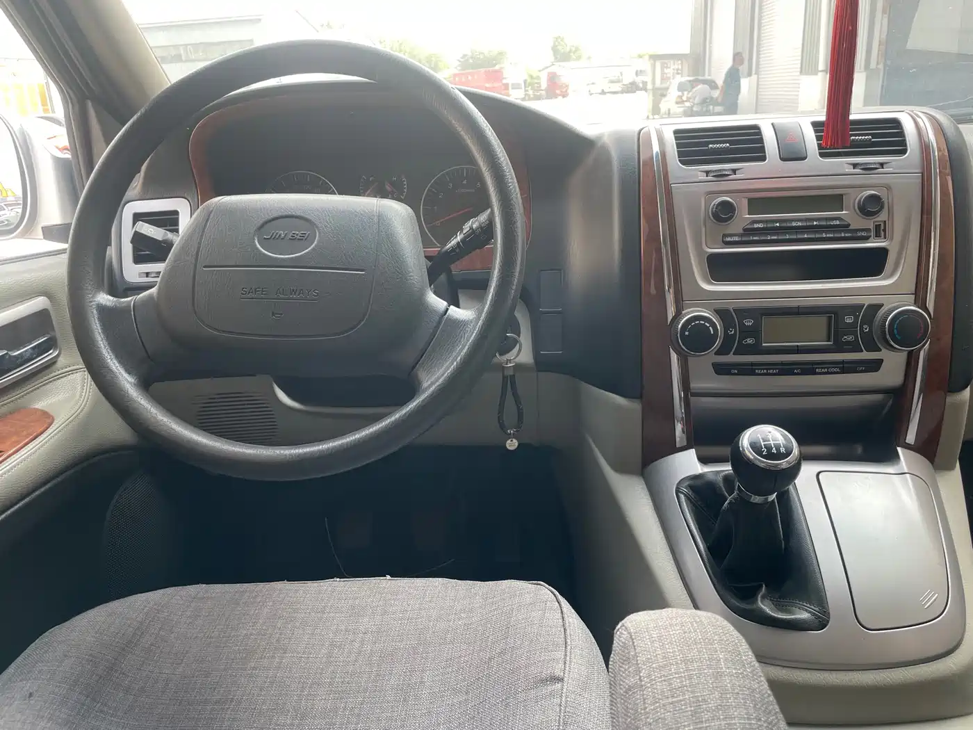 Jinbei Grace 2017 2016 2.2L Classic Luxury Long Wheelbase 10-seater