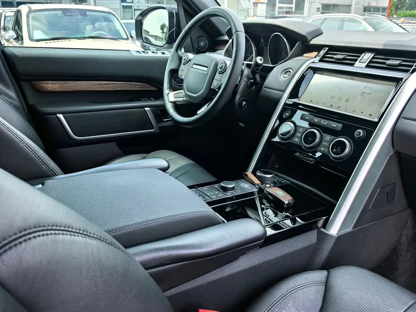Фото 12 - Land Rover Discovery