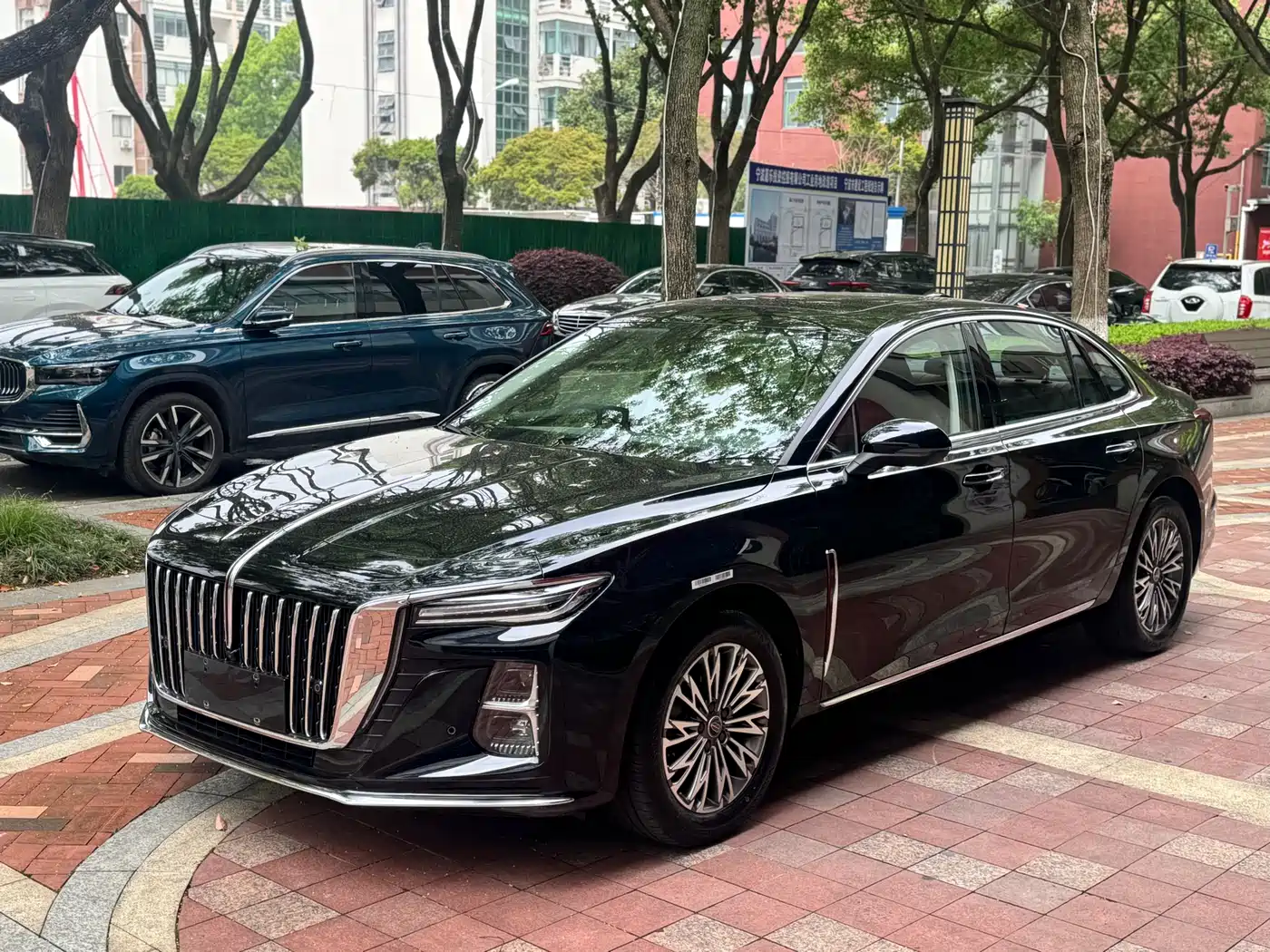 Hongqi H5 2025 1.5T DCT Flag Rhythm 500,000 Units Memorial Edition