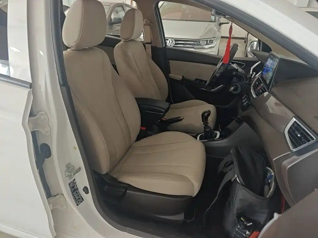 Фото 25 - Baojun 310W