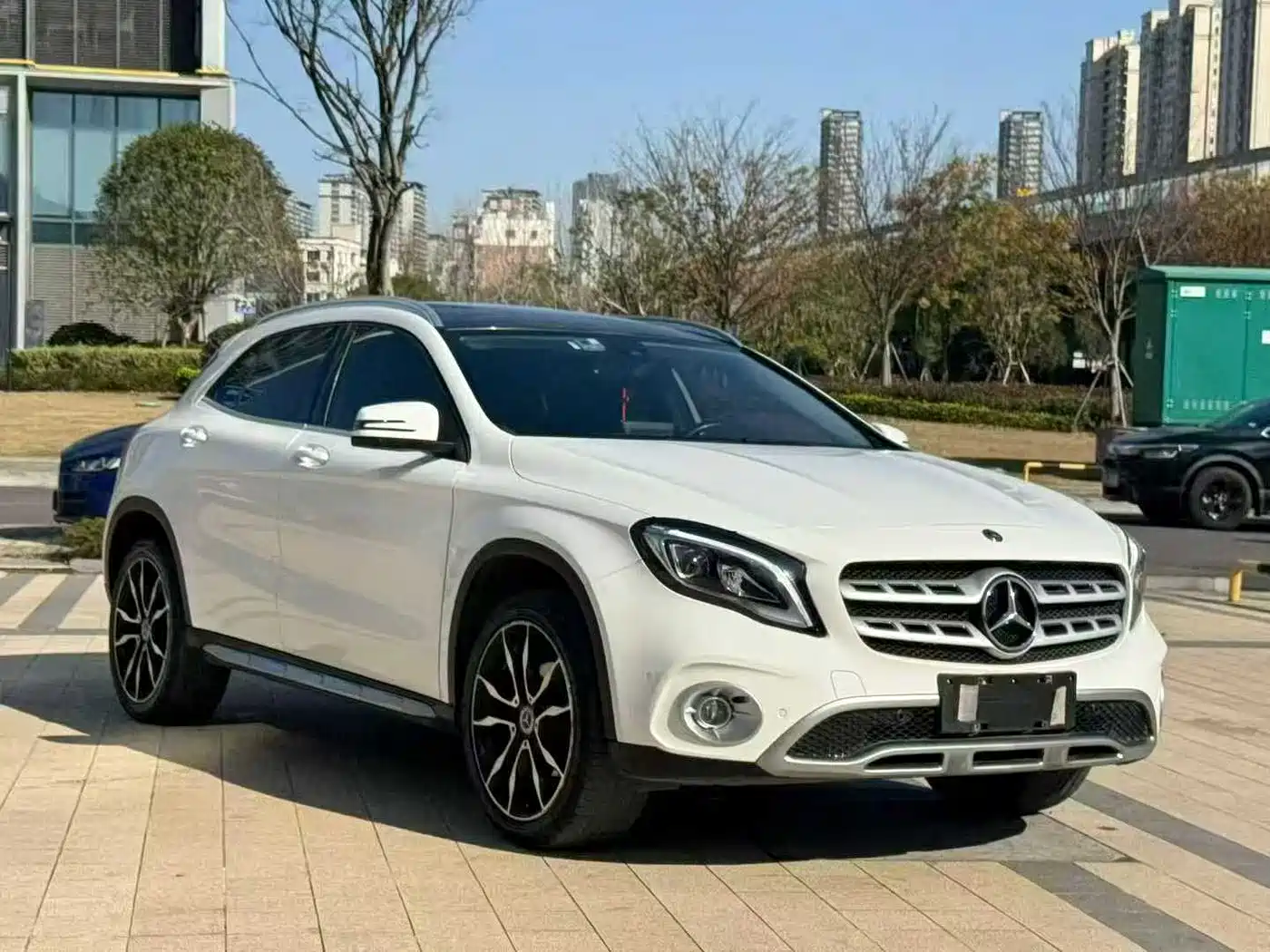 MERCEDES-BENZ GLA