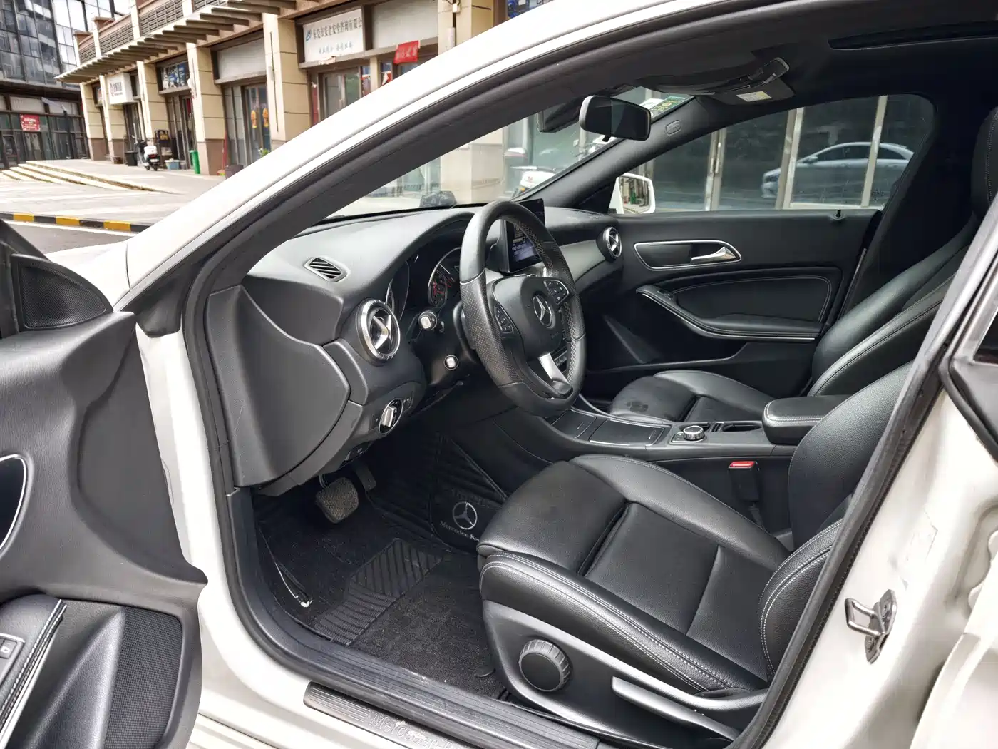 Mercedes-Benz CLA (Import) 2018 CLA 200 Dynamic Edition фото 9