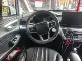 Фото 6 - Roewe iMAX8