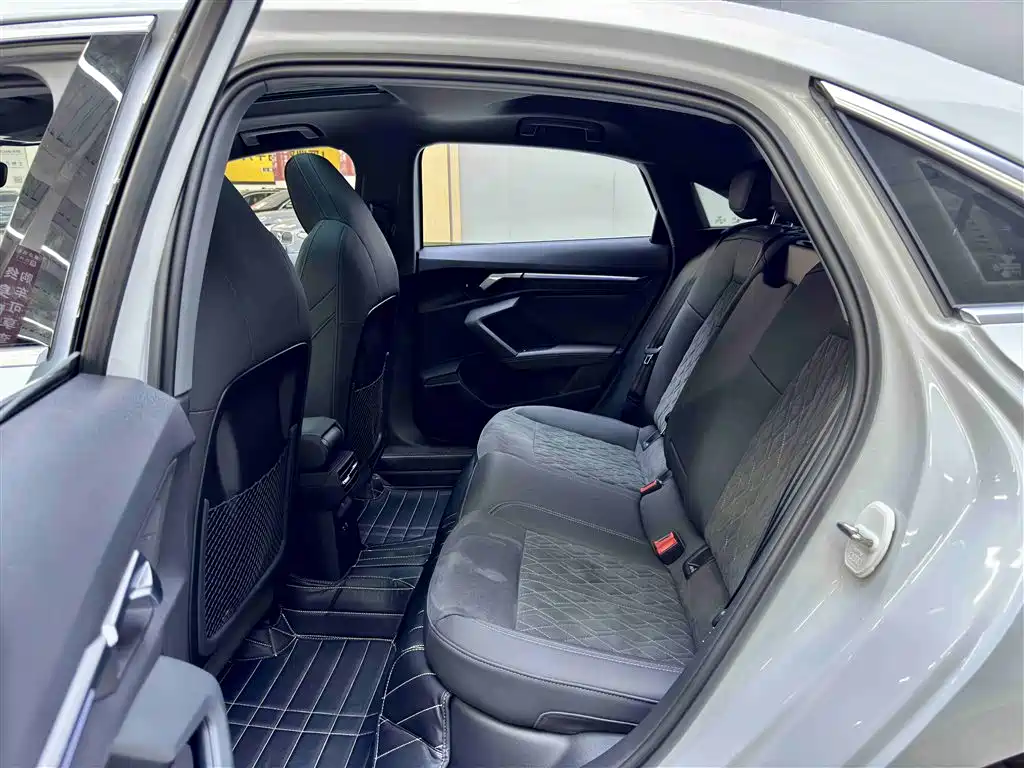 Audi A3 2023 Facelift A3L Limousine 35 TFSI Luxury Sport фото 7