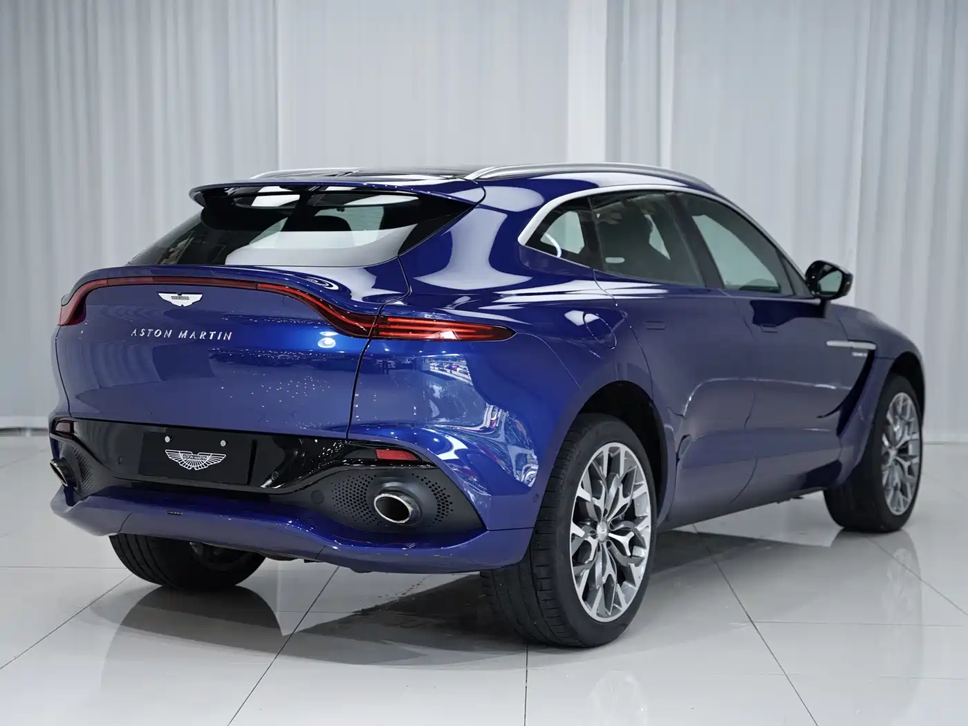 Aston Martin DBX 2023 2023 3.0T STRAIGHT-SIX