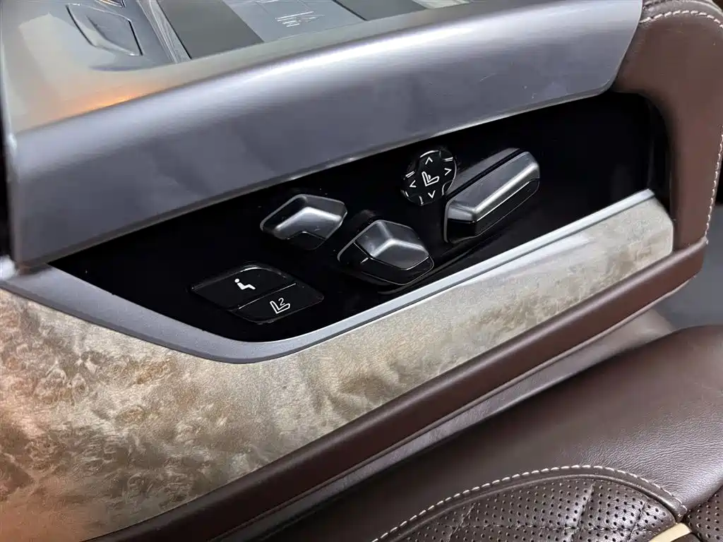 BMW 7 Series 2019 740Li Leading Luxury Package фото 26