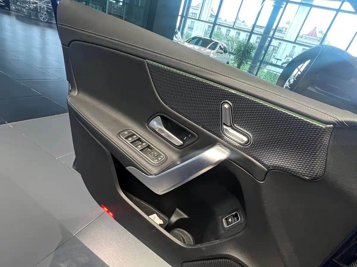 Mercedes-Benz A-Class 2020 A 200 L Sport Sedan фото 15