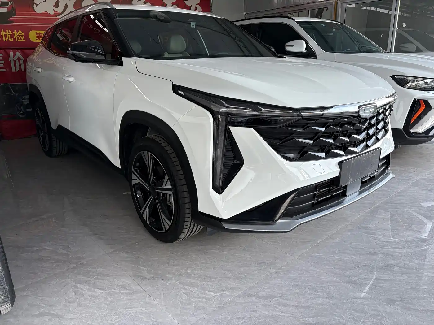 Photo 3 - Geely Atlas