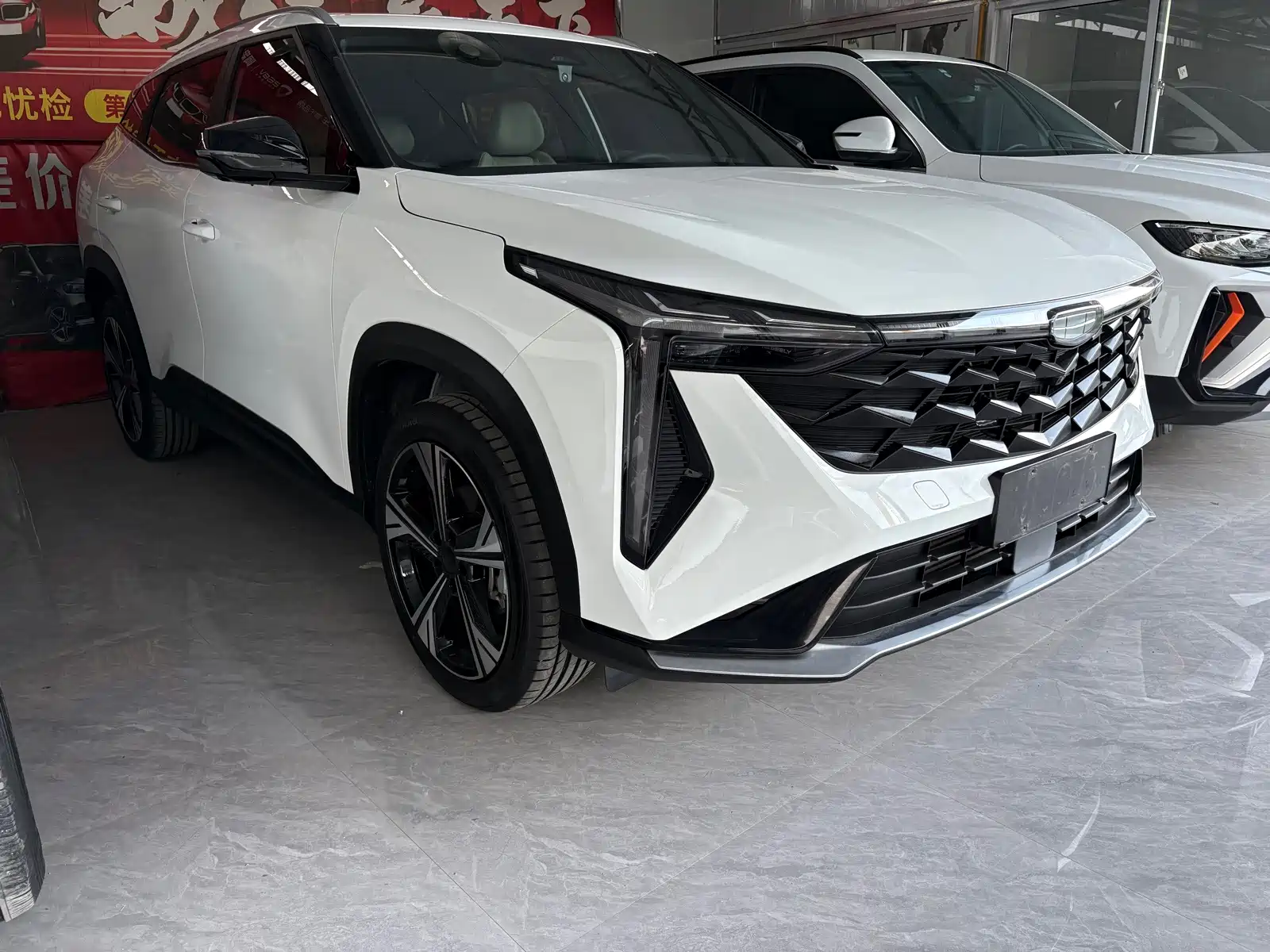 Фото 3 - Geely Atlas