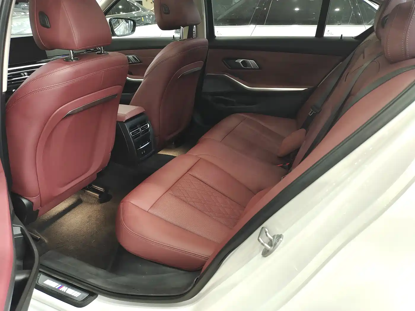 BMW 3 Series 2023 320i M Sport Package фото 6