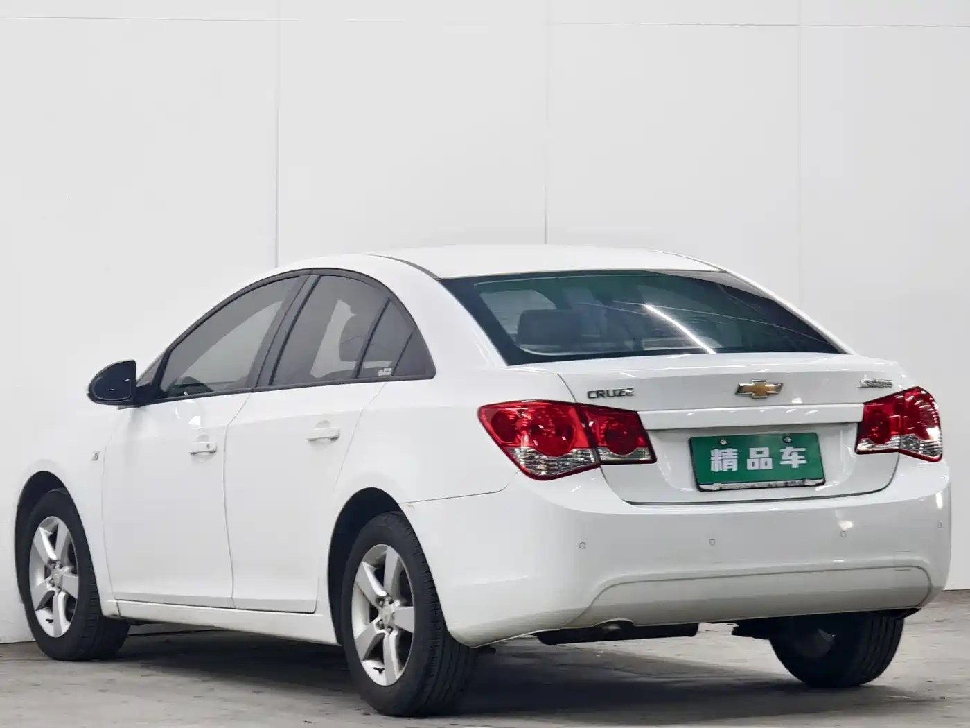 Photo 6 - Chevrolet Cruze
