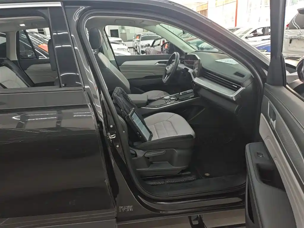 Volkswagen Talagon 2023 330TSI Luxury Touring Edition фото 25
