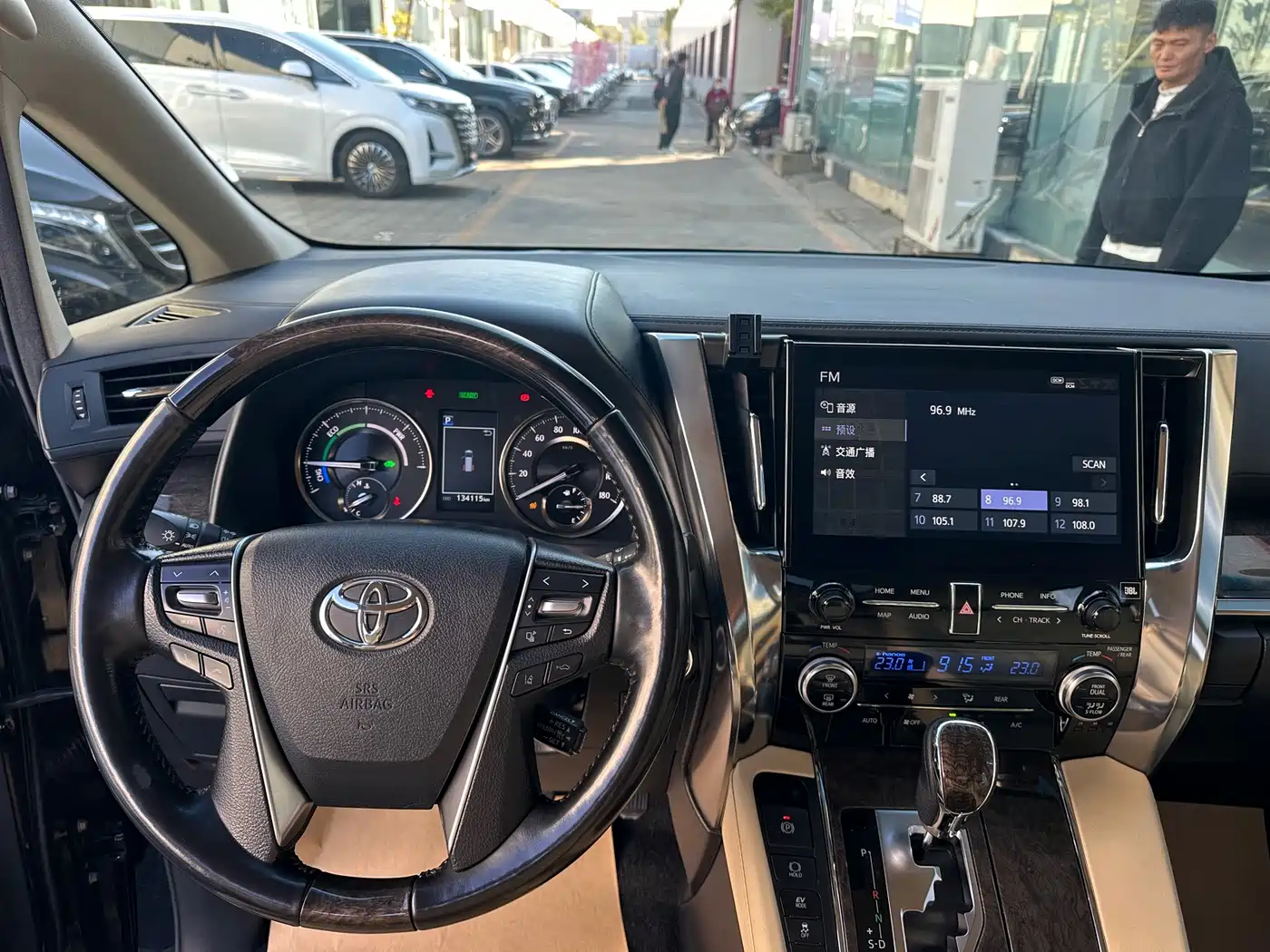 Toyota Alphard 2020 Hybrid 2.5L Premium Edition фото 6