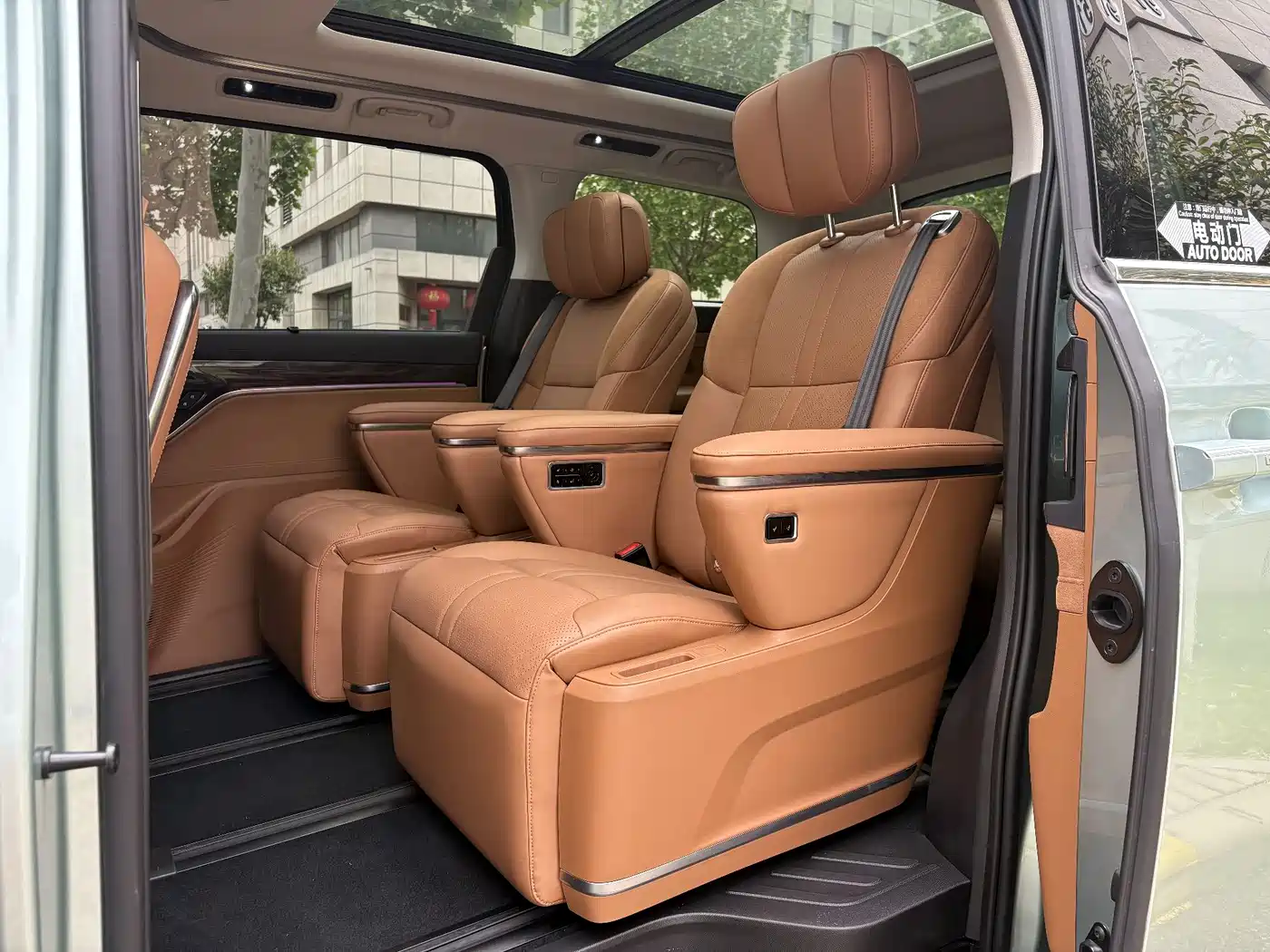 SAIC Maxus Dajia 9 2024 Super Hybrid Long Range Forest Edition 7-Seater фото 17