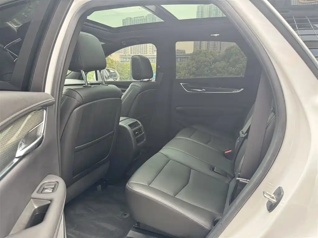 Cadillac XT5 2024 2.0T AWD Luxury (Hummingbird Edition) фото 6