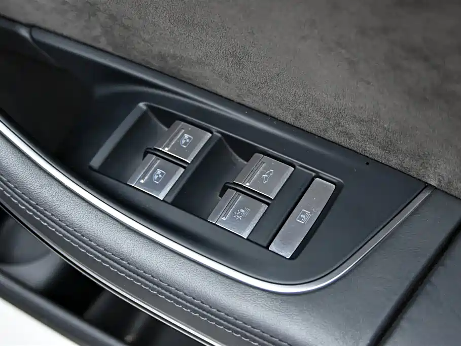 Audi A8 New Energy 2022 A8L 60 TFSIe quattro Collector's Edition фото 27