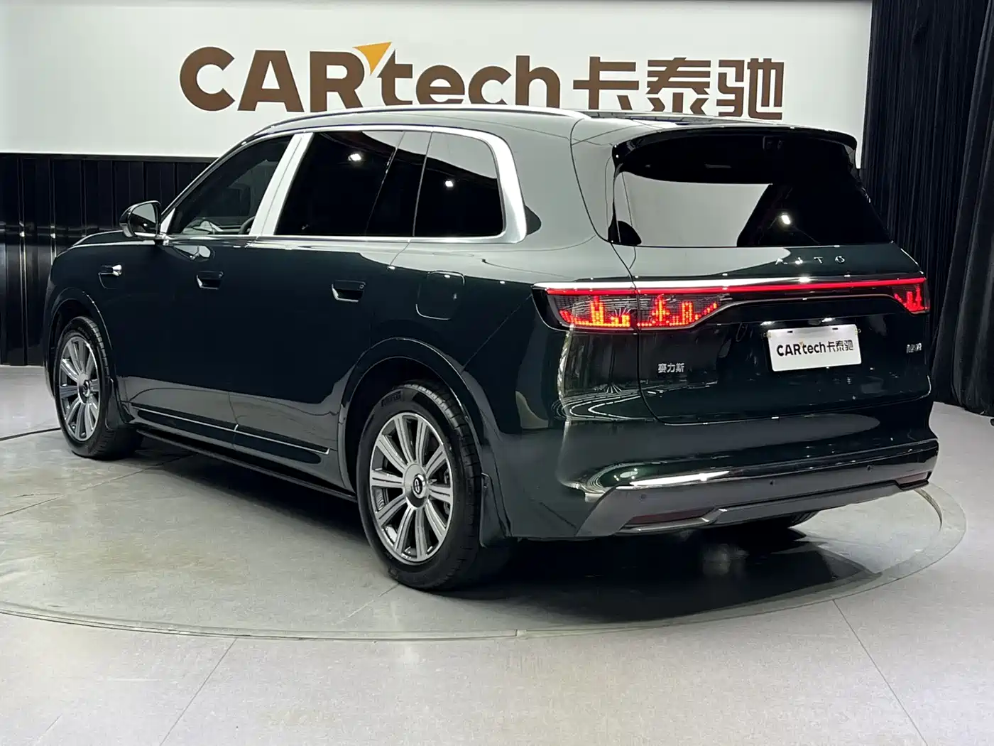 AITO Wenjie AITO M8 2025 Model Extended Range Max+ Edition 53.4kWh 6-Seater фото 6