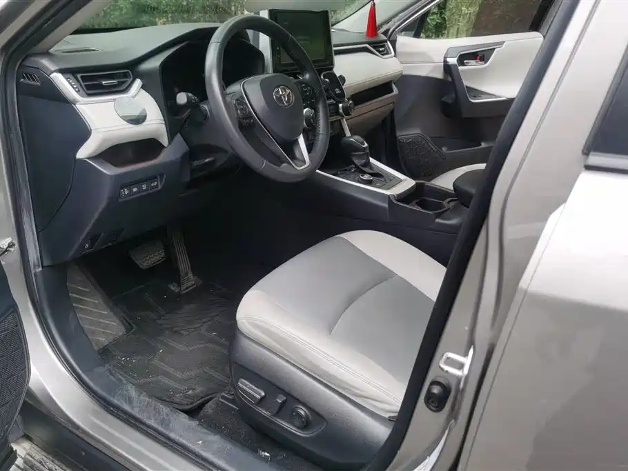 Toyota RAV4 Rongfang 2020 Hybrid 2.5L E-CVT AWD Flagship Edition фото 9