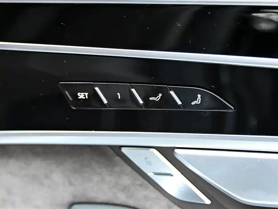 Audi A8 New Energy 2022 A8L 60 TFSIe quattro Collector's Edition фото 28