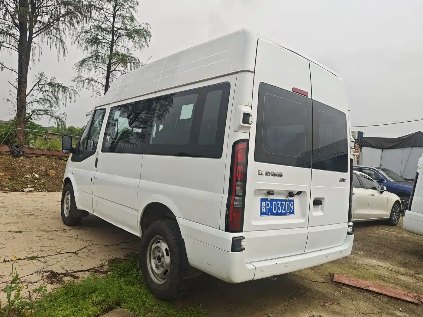 Jiangling JMC Fushun 2025 2025 Model 2.0T 6MT Diesel Short Wheelbase Medium Roof Commercial MPV 5/6 Seats