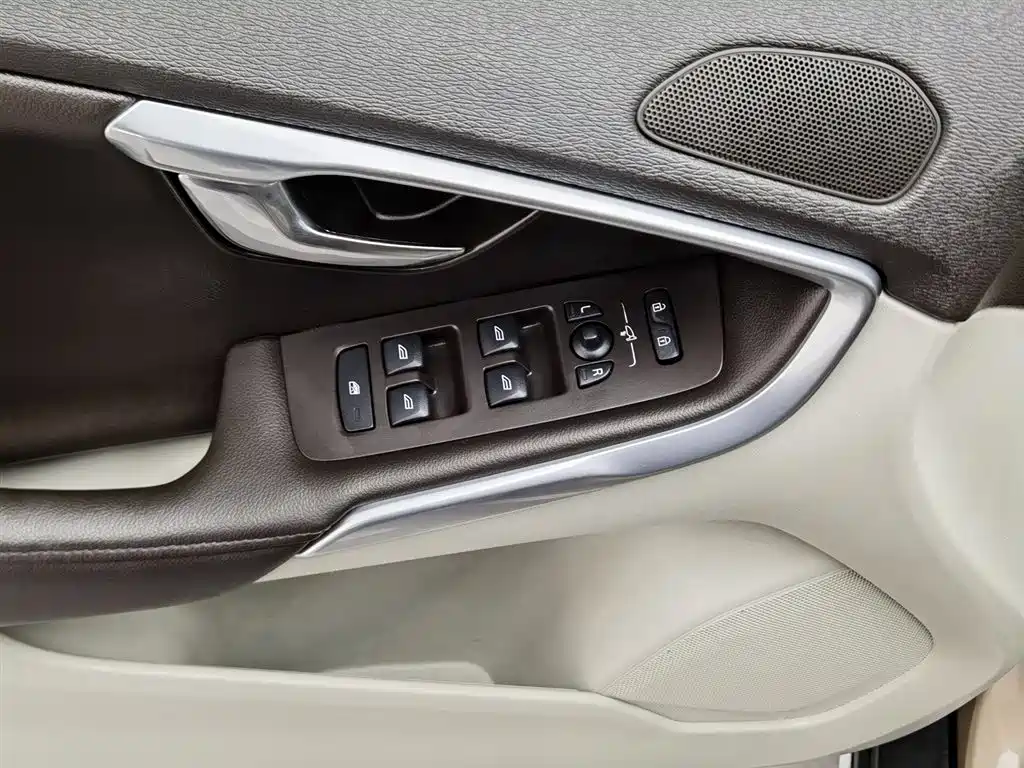 Volvo V40 2014 Cross Country T5 AWD Premium фото 9