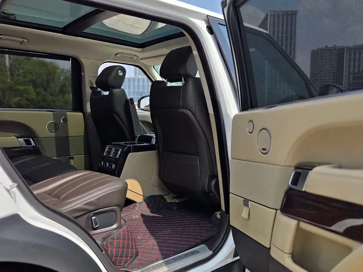 Land Rover Range Rover 2015 3.0 SC V6 Vogue SE Genesis Extended Edition фото 21