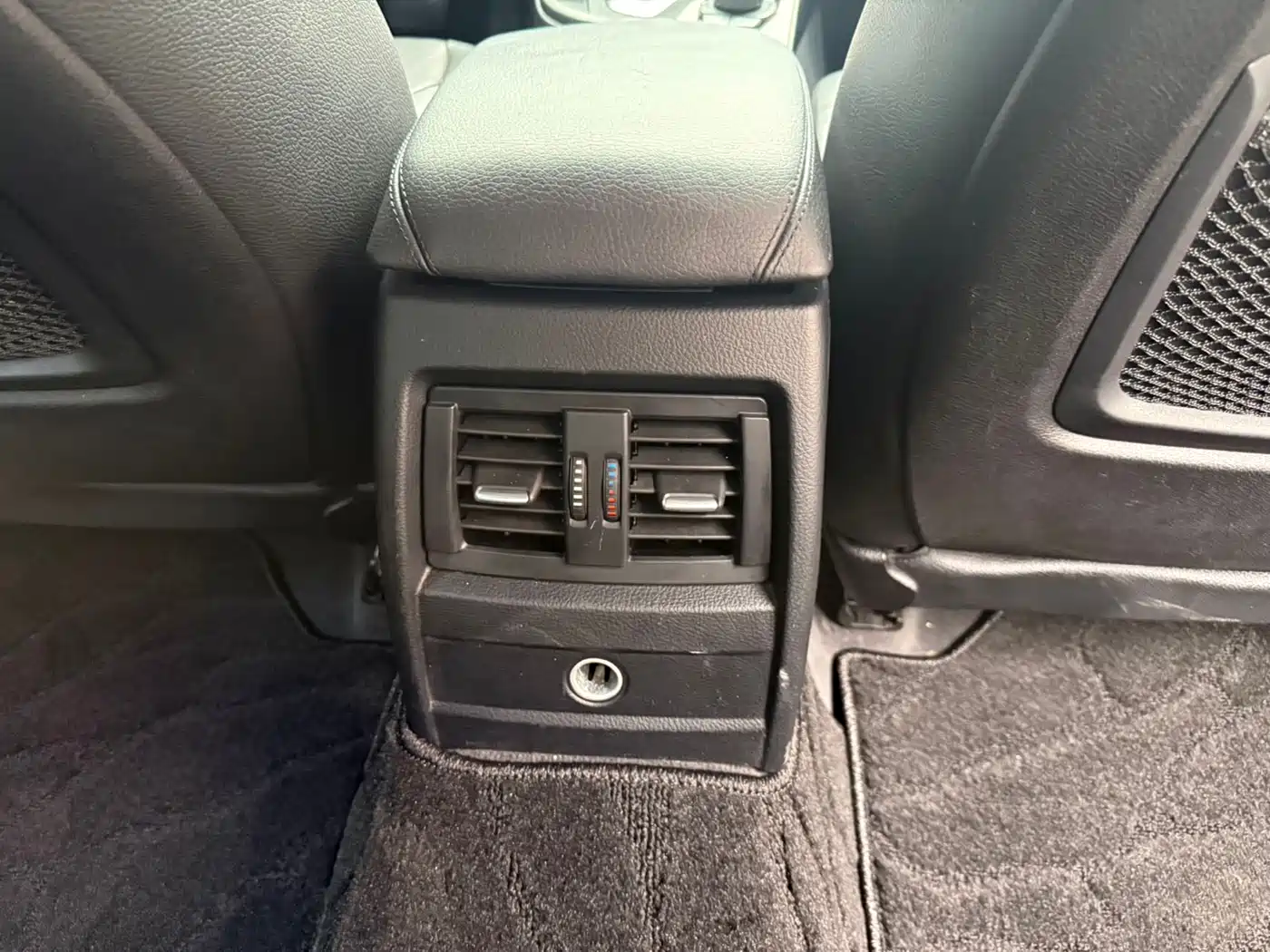 BMW 3 Series GT 2013 Model 320i Leading фото 14