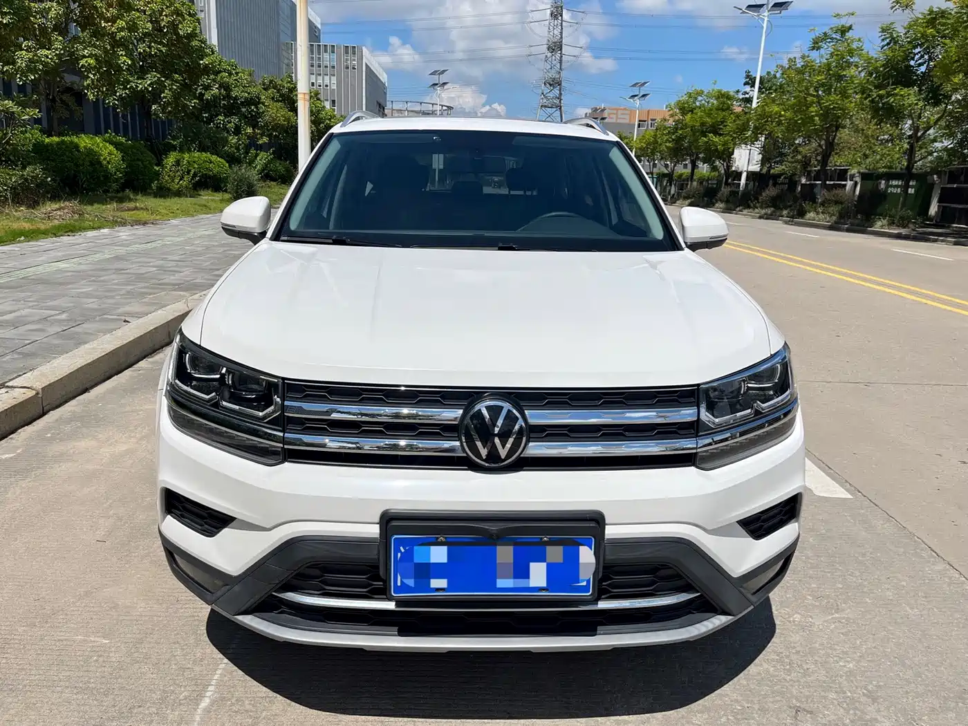 Фото 2 - Volkswagen Tharu