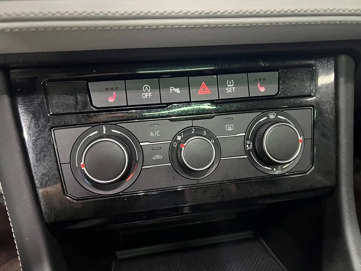Photo 13 - Jetta VS7