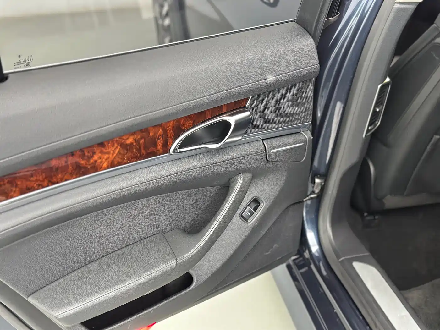 Porsche Panamera 2010 Model Panamera S 4.8L фото 34