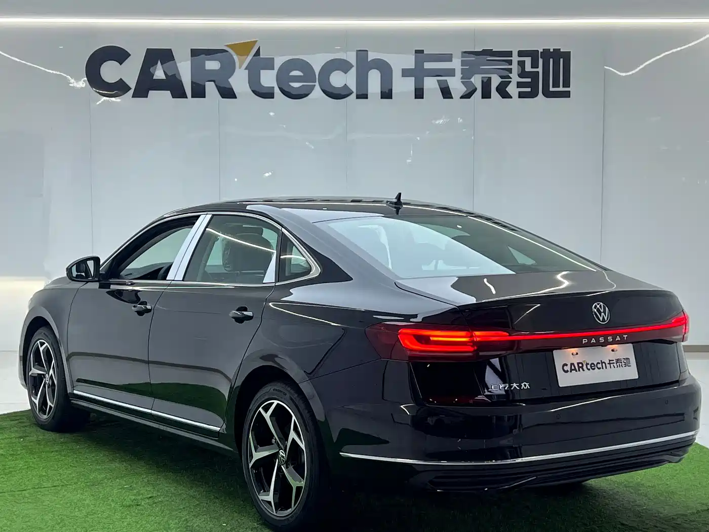 Volkswagen Passat 2026 Outstanding Edition 330TSI Elite Version фото 7