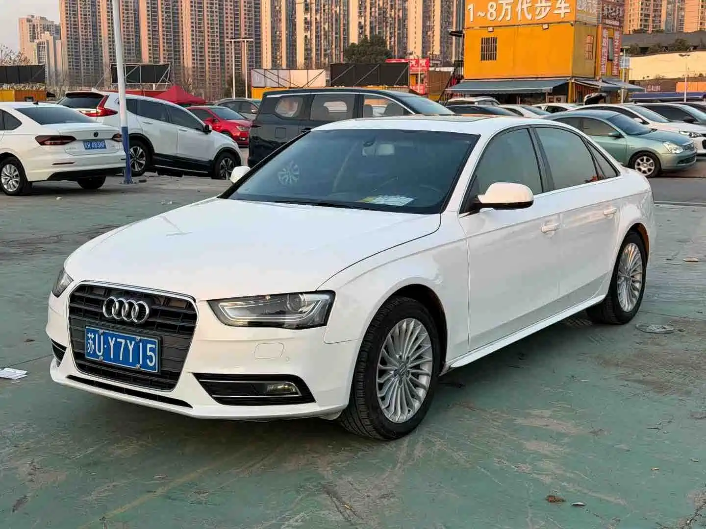 Фото 1 - Audi A4L