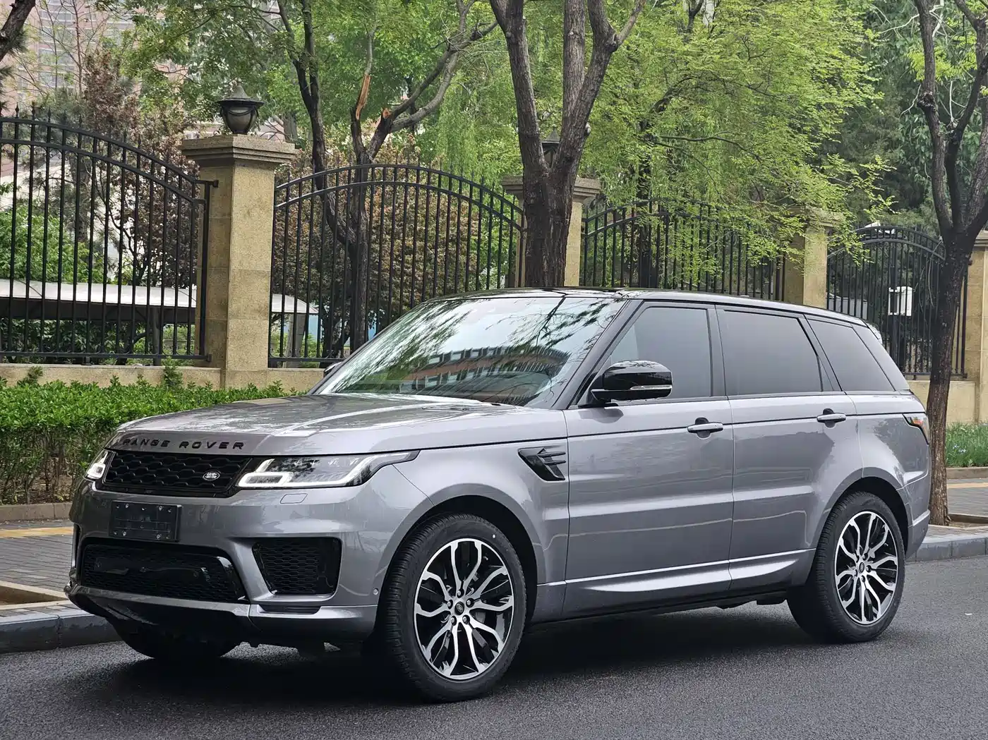 Land Rover Range Rover Sport 2021 3.0 L6 Gloss Black Edition