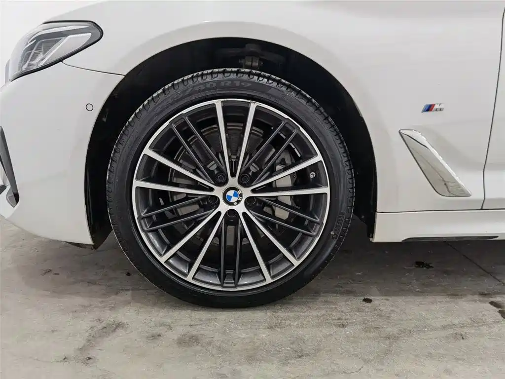 BMW 5 Series 2023 530Li Leading M Sport Package фото 17