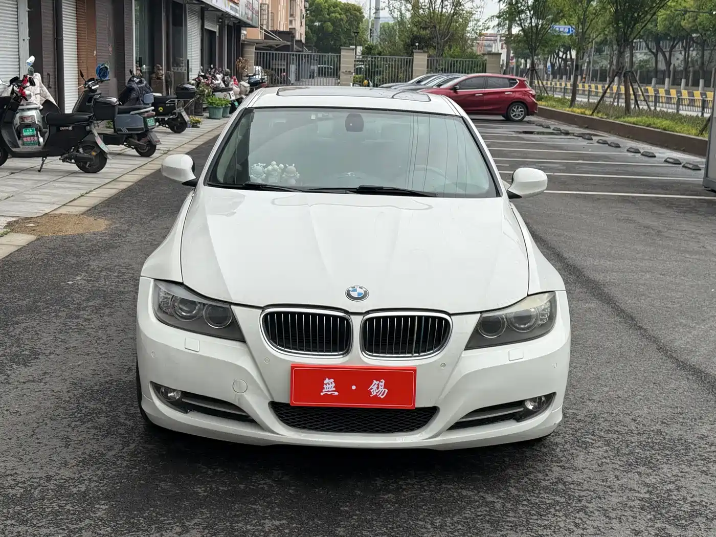 BMW 3 Series 2011 320i Luxury фото 2