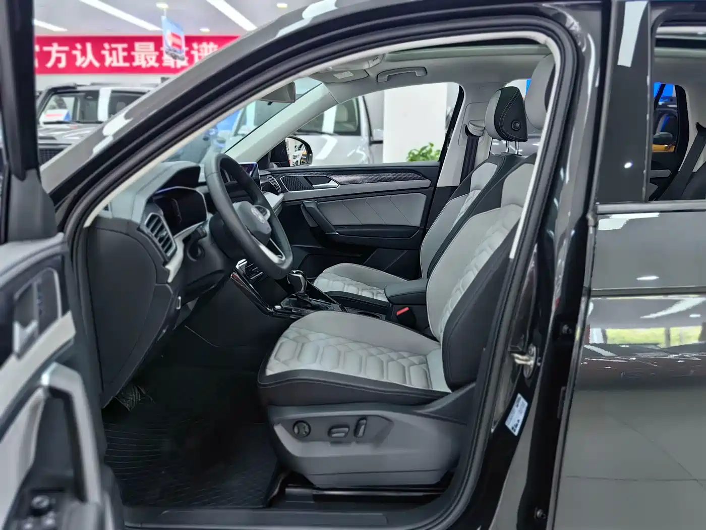Volkswagen Tayron 2025 2025 Shared Joy 300TSI