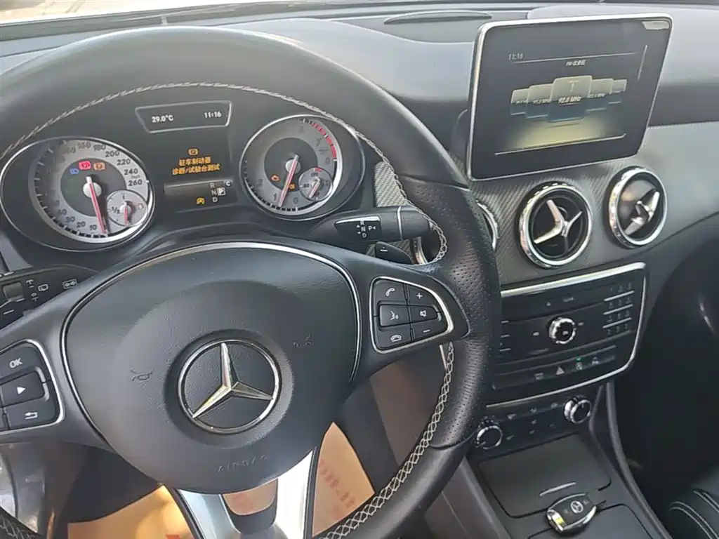 Mercedes-Benz GLA 2016 GLA 200 Dynamic фото 14