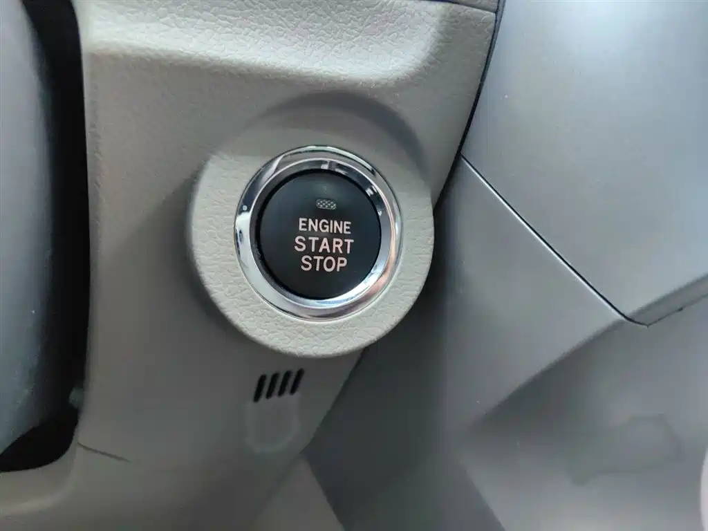 Toyota E'Z 2014 Starlight 180G CVT Luxury Multi-function Edition фото 12