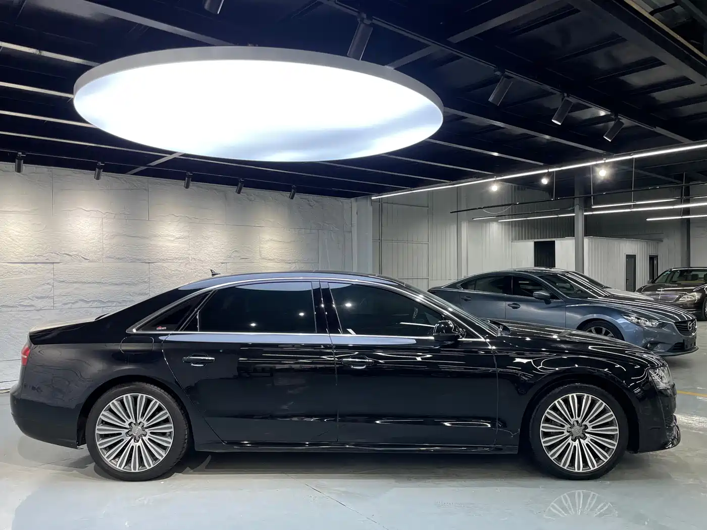 Audi A8 2017 A8L 45 TFSI quattro Leading Elite Collector's Edition фото 4