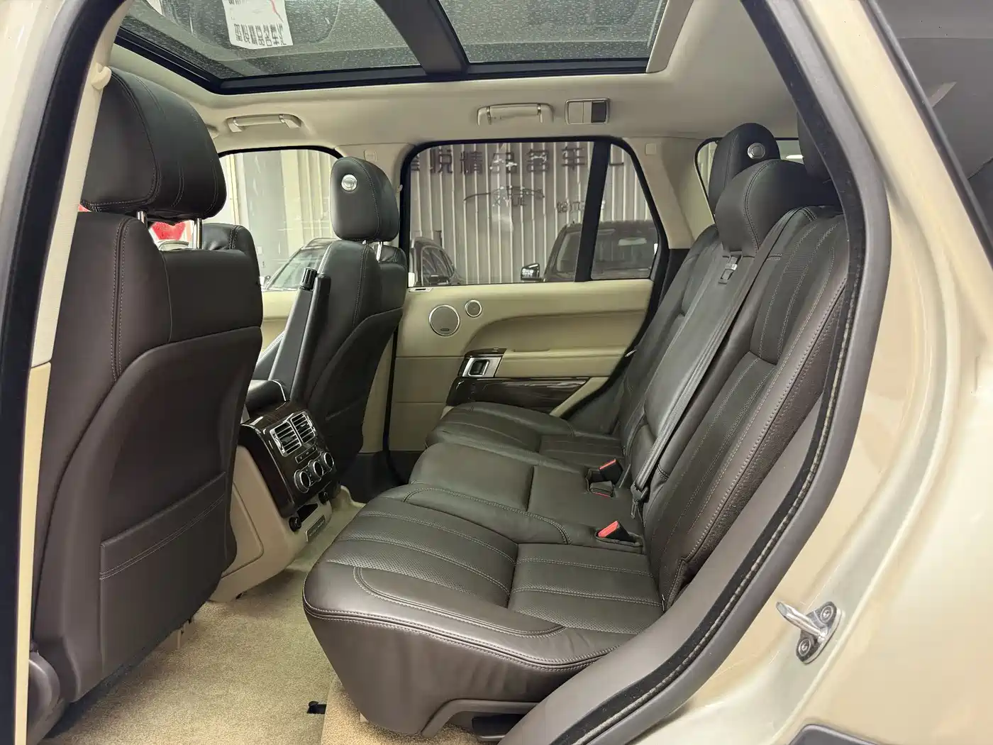 Фото 27 - Land Rover Range Rover