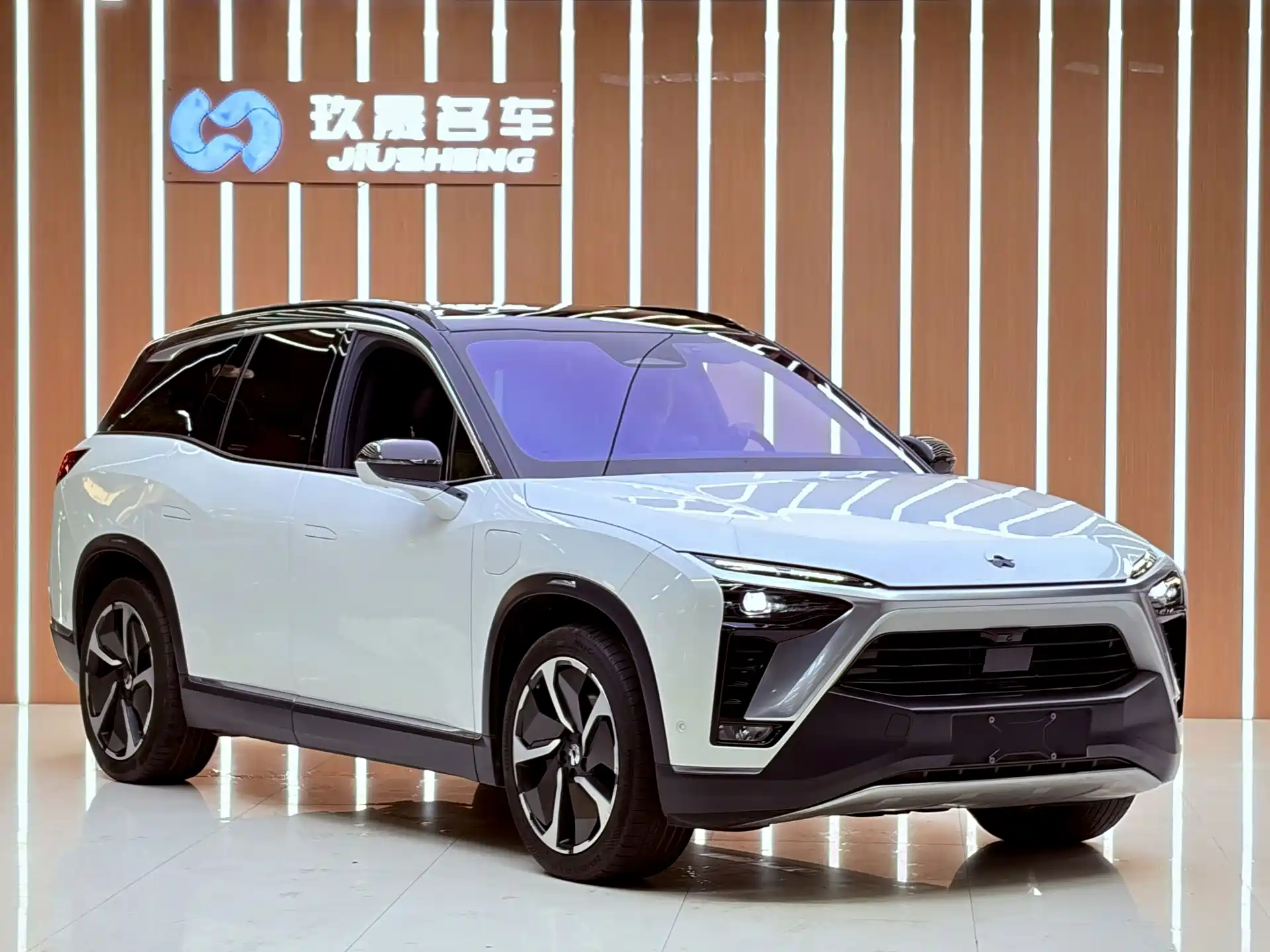 Фото 3 - NIO ES8