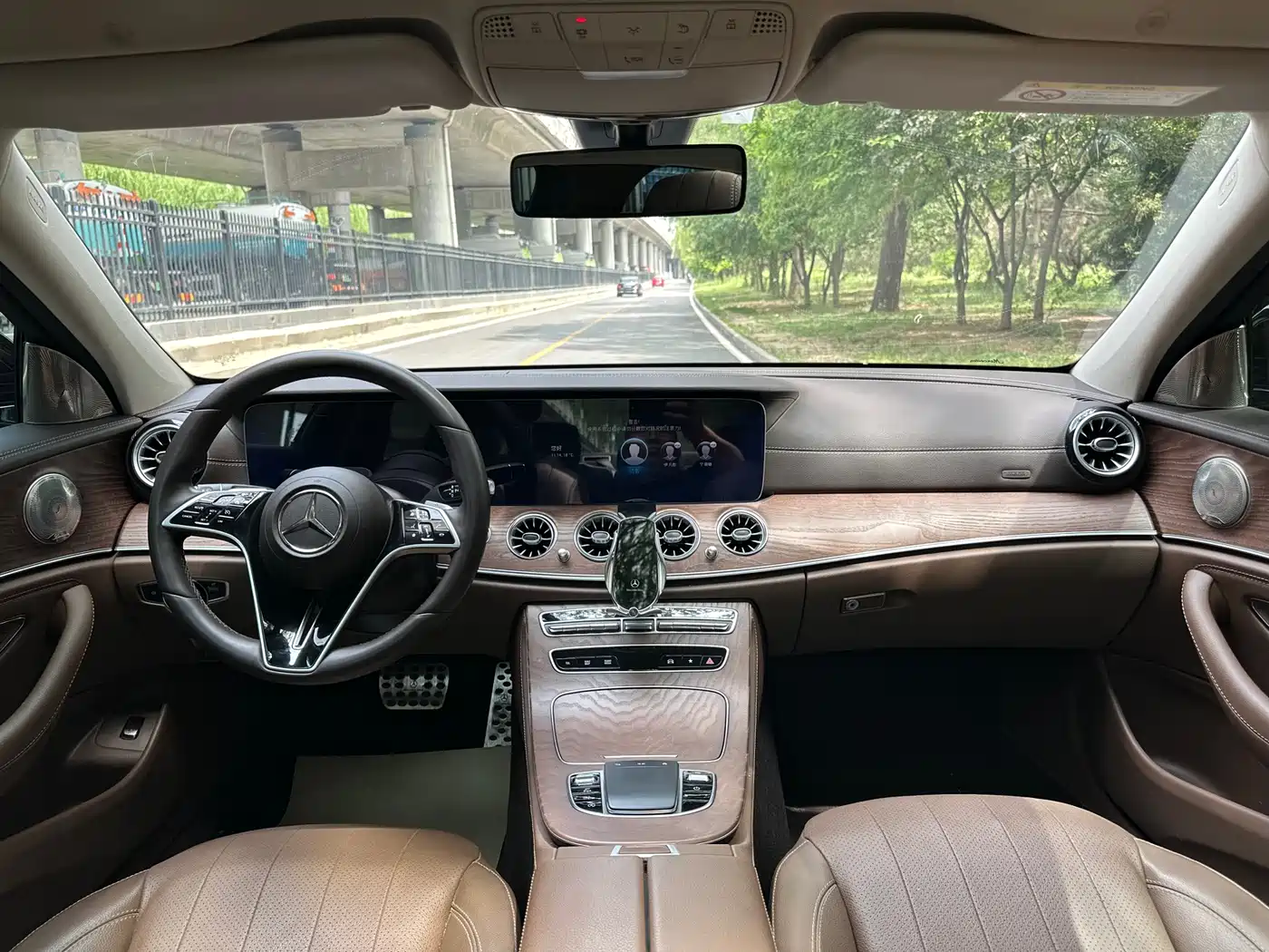 Mercedes-Benz E-Class 2023 E 300 L Fashion фото 18