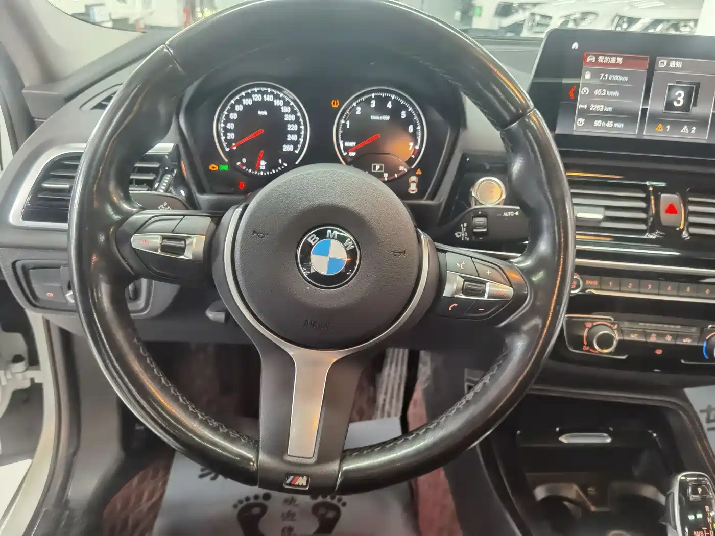 BMW 1 Series 2023 120i M Sport Shadow Edition фото 10