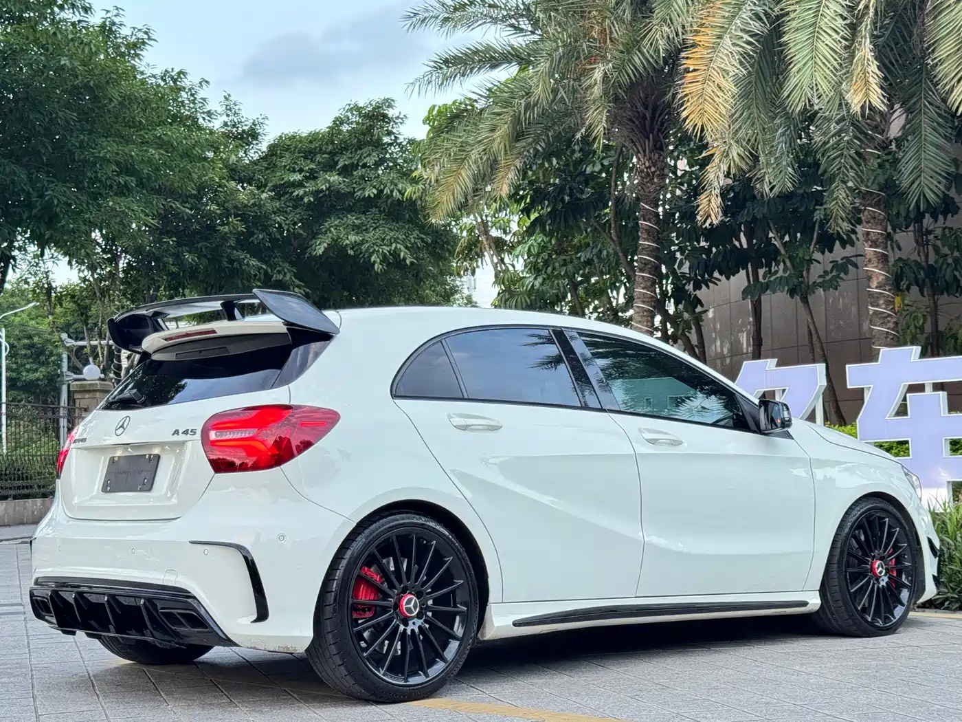 Mercedes-Benz A-Class AMG (Import) 2016 AMG A 45 4MATIC фото 6