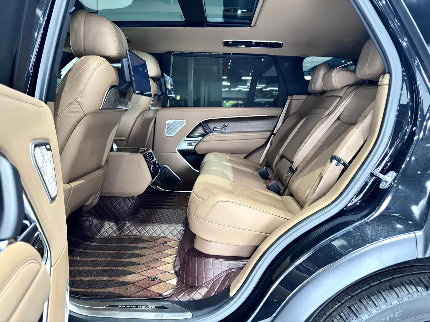 Land Rover Range Rover 2023 3.0 L6 400PS Genesis Extended Version фото 38